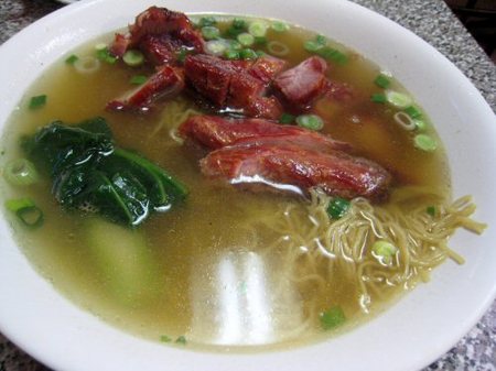 Kom_jug_yuen_pork_noodle_soup