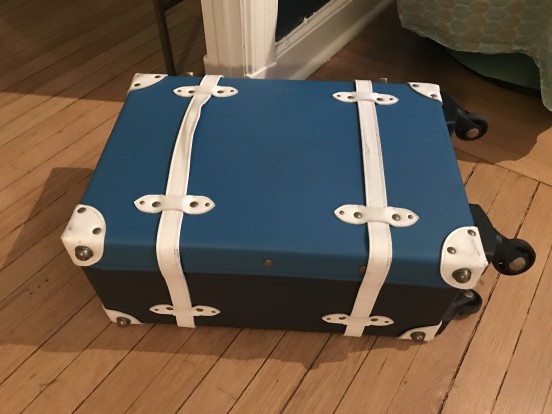 closed-suitcase