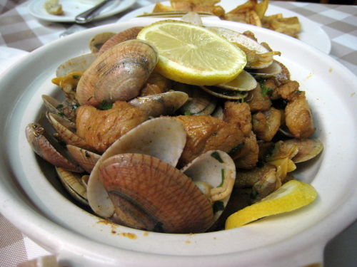 A lorcha pork and clams