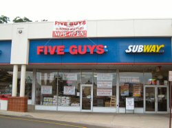 Five_guys_facade