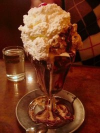 Eddies_sweet_shop_sundae