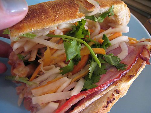 Ba xuyen banh mi open