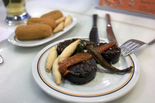 Canas y tapas morcilla & croquetas