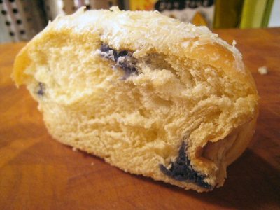 Ube_ensaymada_cross_section