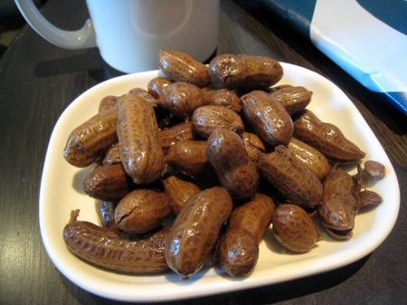 Huckleberry_bar_boiled_peanuts