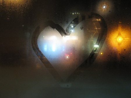 Crave_on_42nd_window_heart