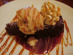 Itzocan_bistro_tequilla_chocolate_cake