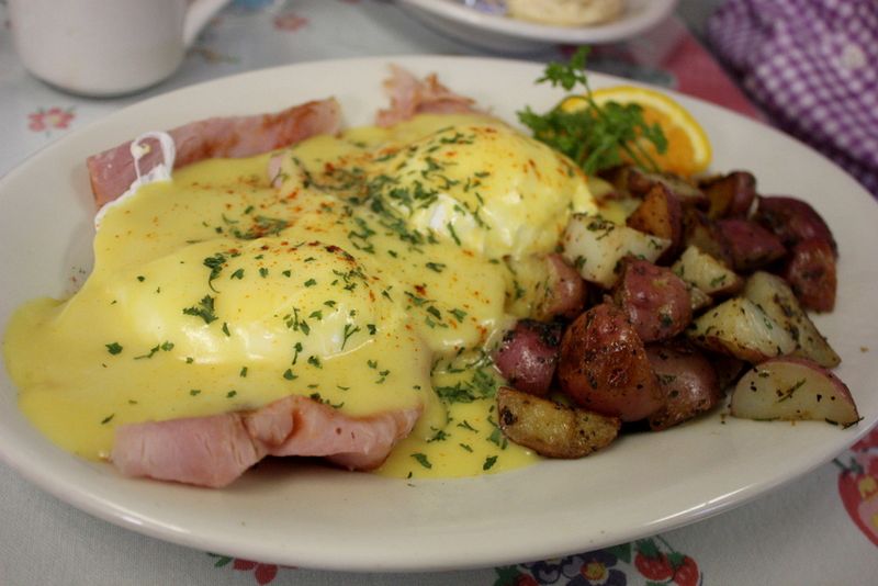 Wanda's eggs benedict