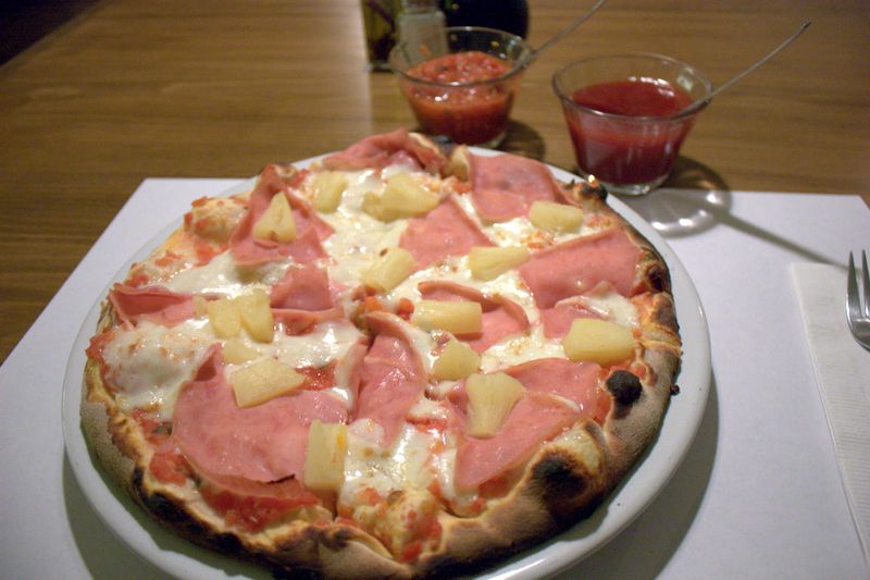 Casa maria lombardo hawaiian pizza