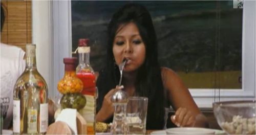 Snooki eating