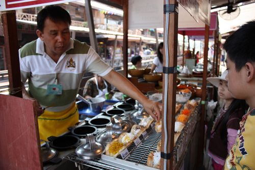 Plearnwan kanom buang stall