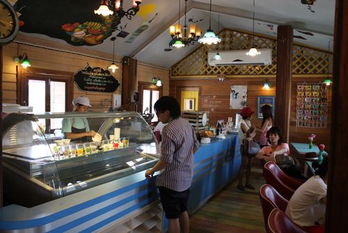 Plearnwan ice cream parlor