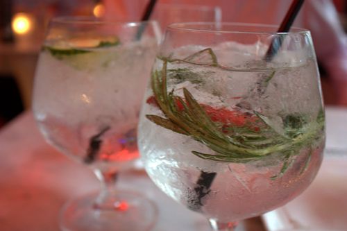 Bar basque gin & tonics