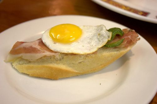 Munto jamon, egg, pimiento pintxo