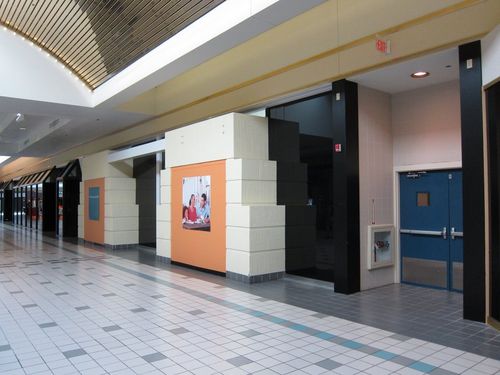 Gateway mall empty stores