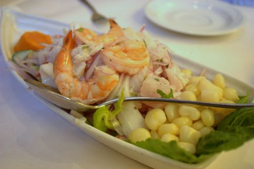 El anzuelo fino ceviche mixto