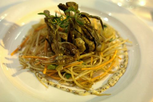 North end grill soft-shell crab with papaya, carrot & daikon salad