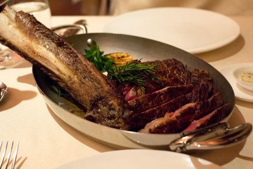 Costata tomahawk steak